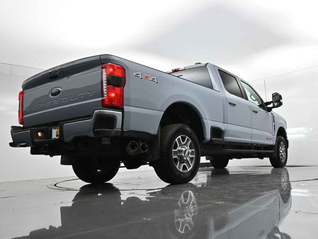 Ford Super Duty F-350 SRW Vehicle Full-screen Gallery Image 23