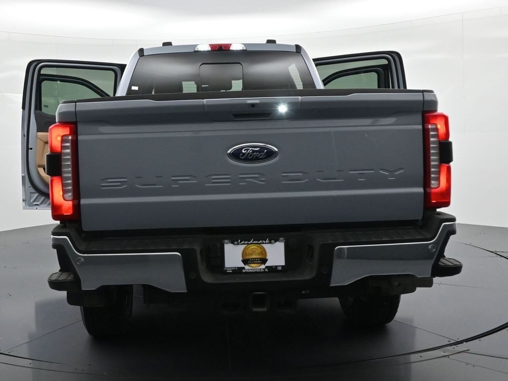 Ford Super Duty F-350 SRW Vehicle Full-screen Gallery Image 28