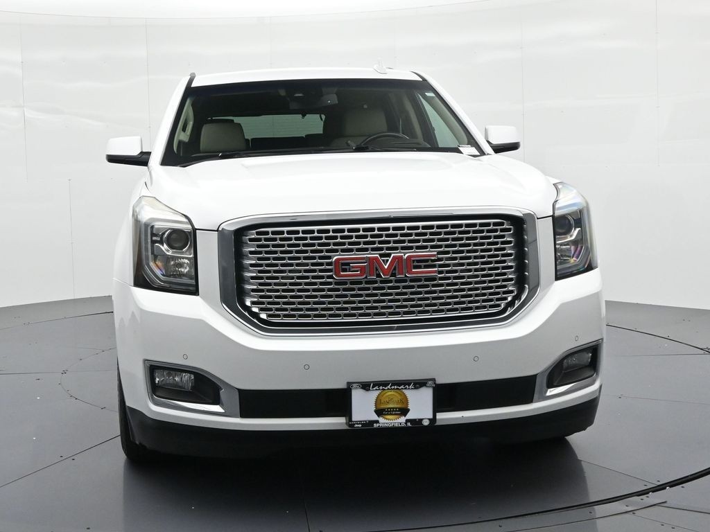 GMC Yukon Vehicle Full-screen Gallery Image 3