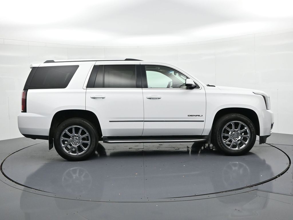 GMC Yukon Vehicle Full-screen Gallery Image 5