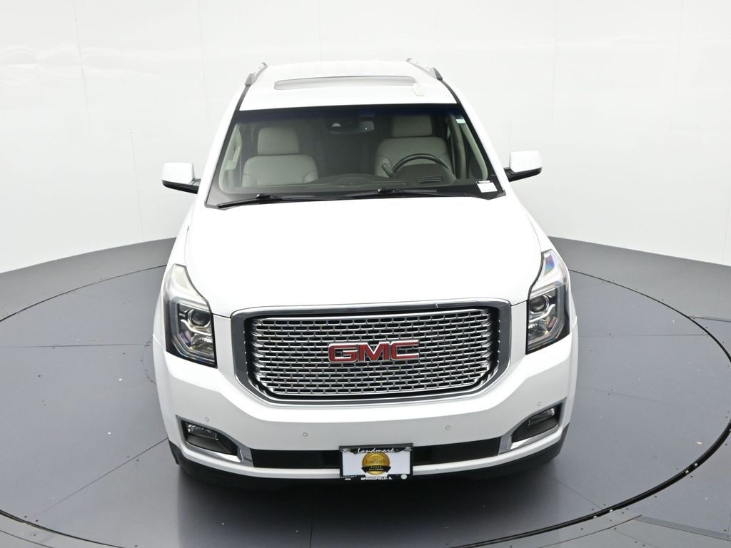 GMC Yukon Vehicle Full-screen Gallery Image 18