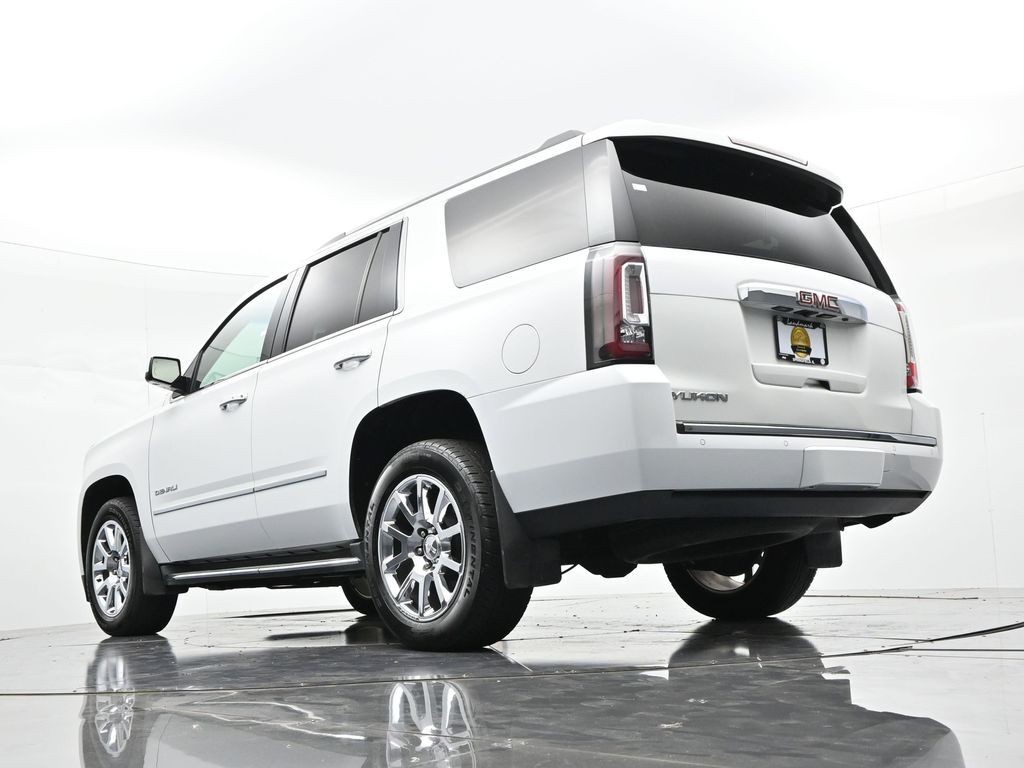 GMC Yukon Vehicle Full-screen Gallery Image 21