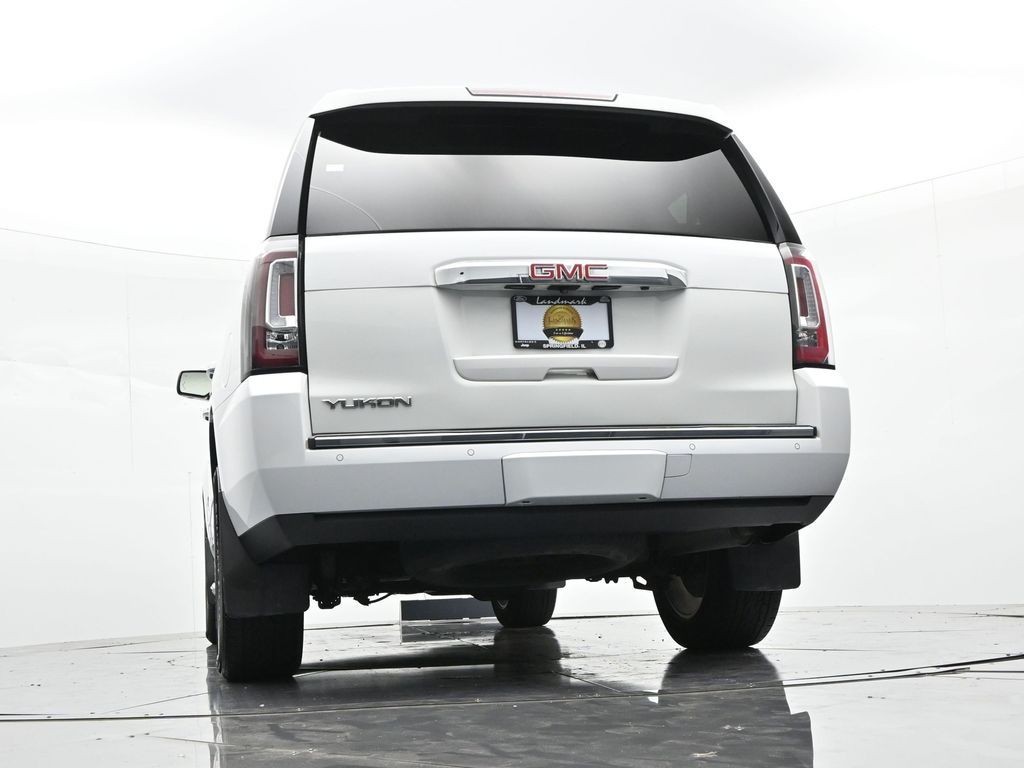 GMC Yukon Vehicle Full-screen Gallery Image 22