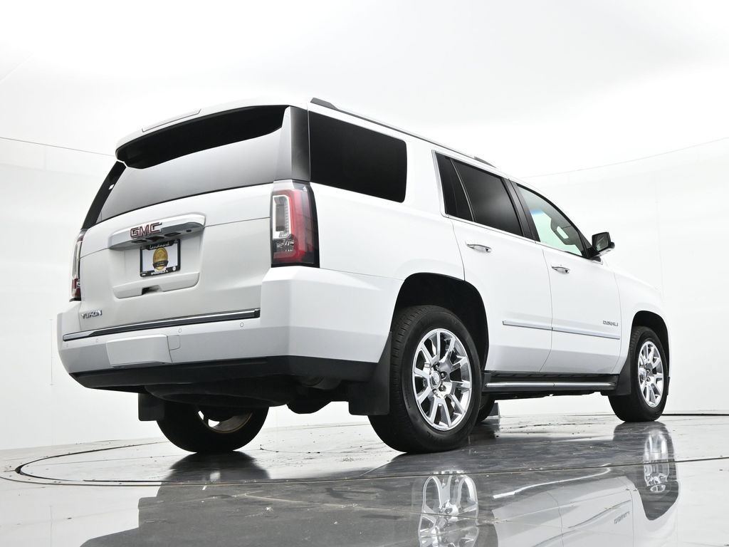 GMC Yukon Vehicle Full-screen Gallery Image 23