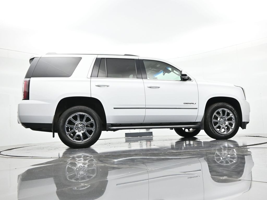 GMC Yukon Vehicle Full-screen Gallery Image 24