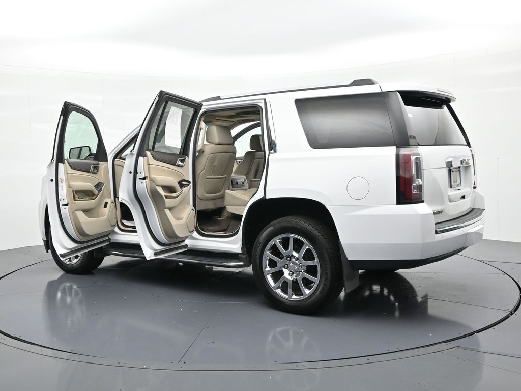 GMC Yukon Vehicle Full-screen Gallery Image 26