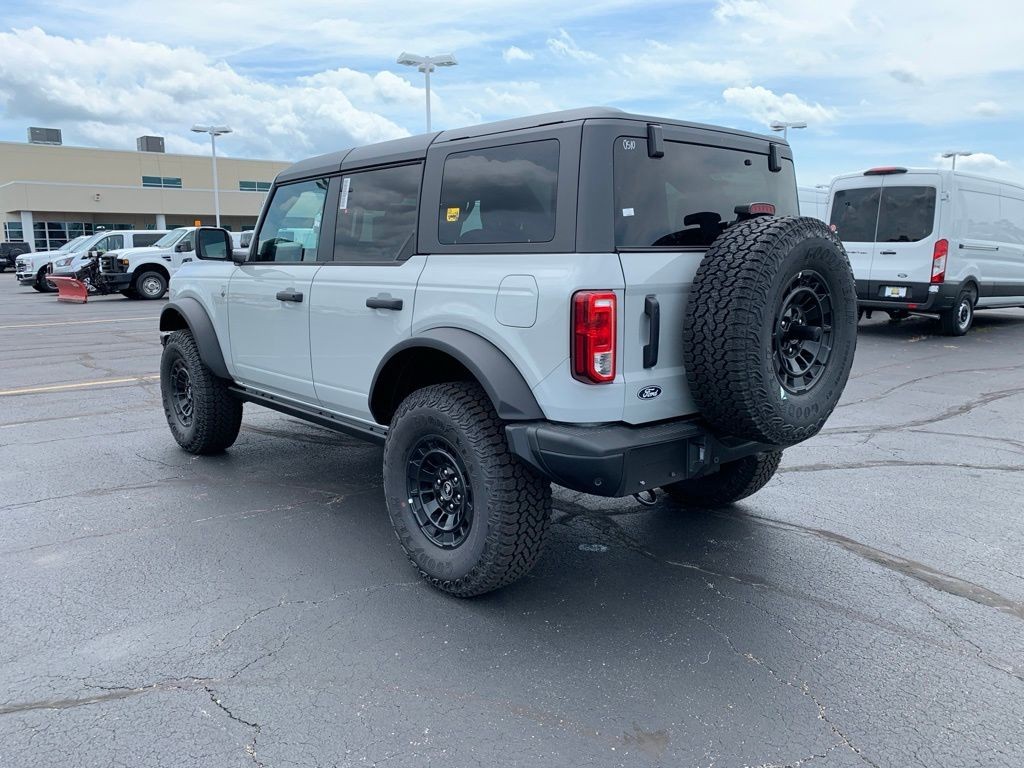 Ford Bronco Vehicle Full-screen Gallery Image 6