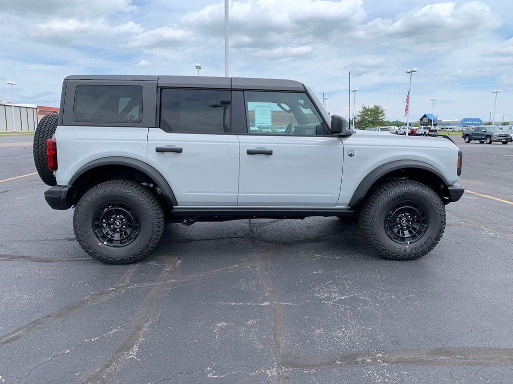 Ford Bronco Vehicle Full-screen Gallery Image 8