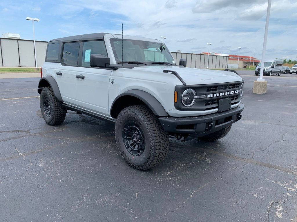 Ford Bronco Vehicle Full-screen Gallery Image 9