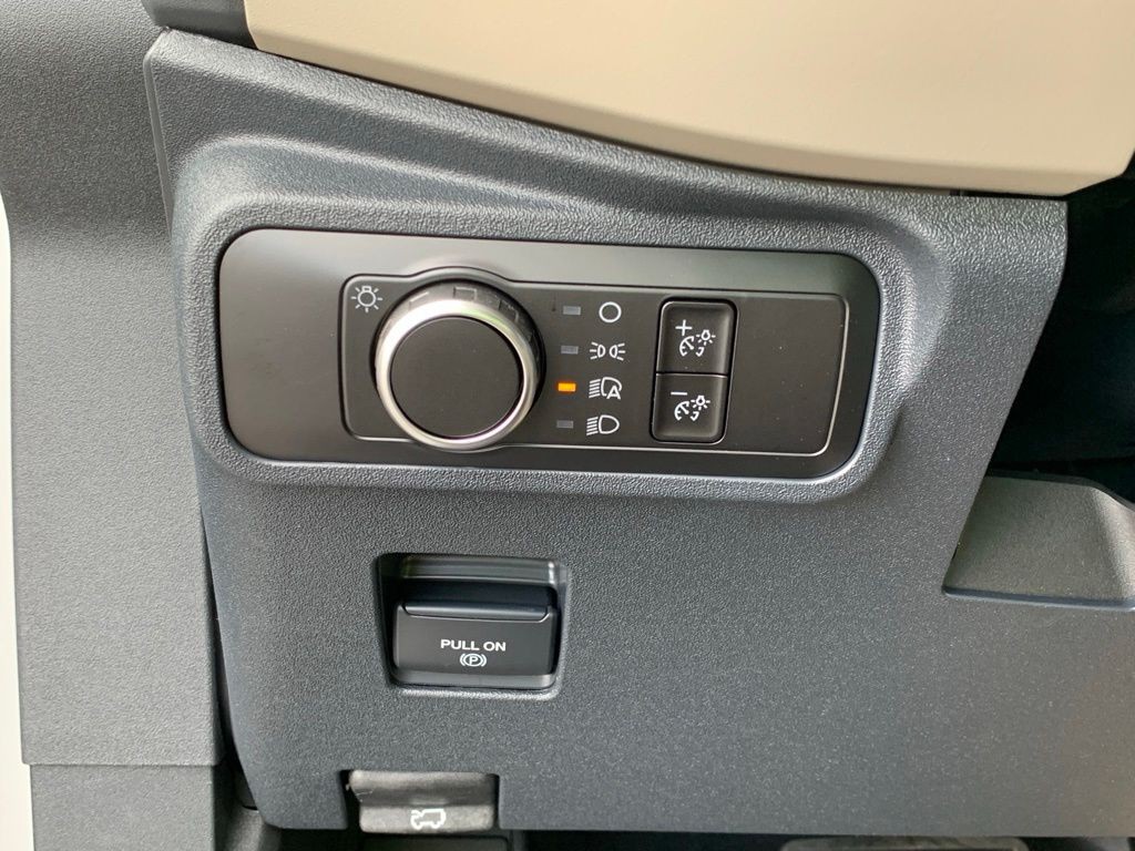 Ford Bronco Vehicle Full-screen Gallery Image 11