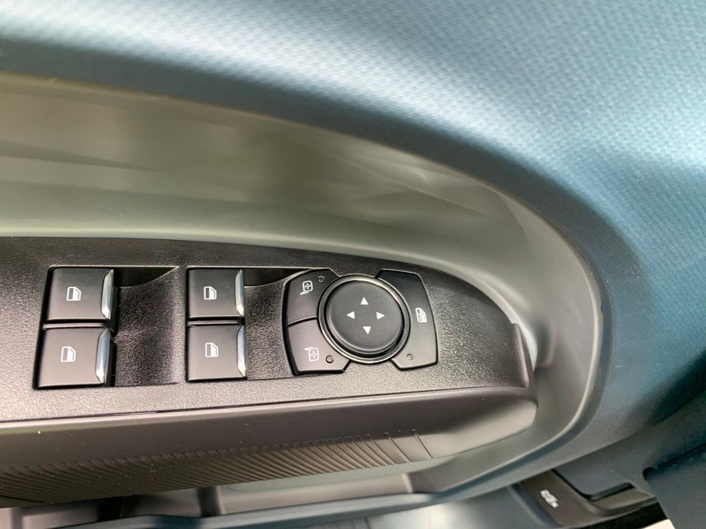 Ford Maverick Vehicle Full-screen Gallery Image 11