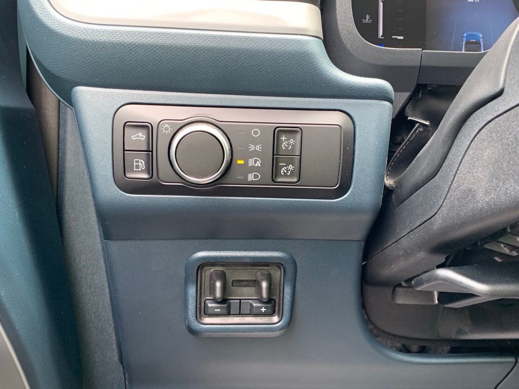 Ford Maverick Vehicle Full-screen Gallery Image 12