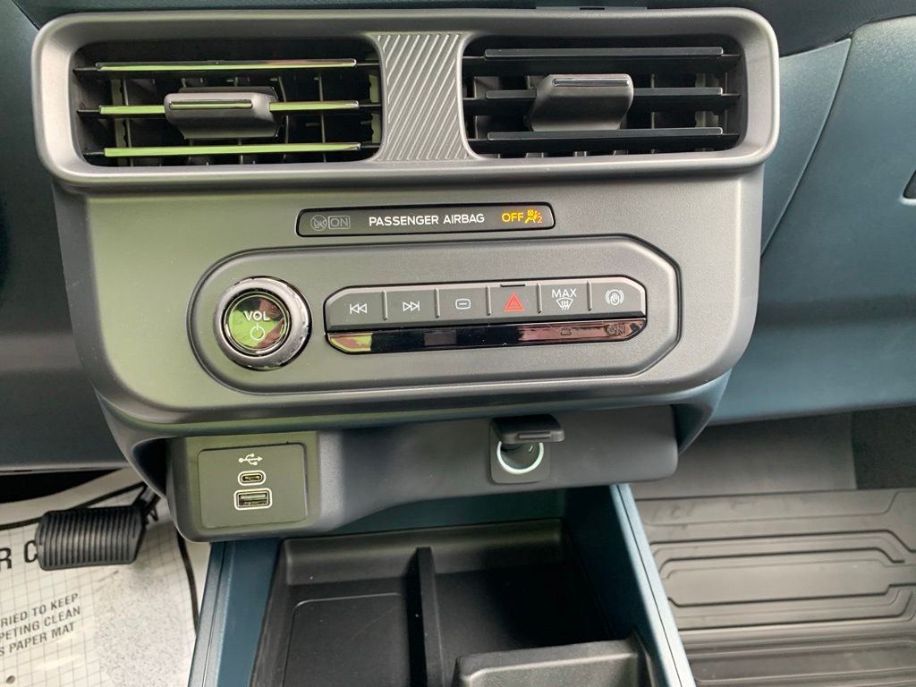Ford Maverick Vehicle Full-screen Gallery Image 16