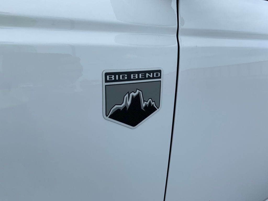 Ford Bronco Vehicle Full-screen Gallery Image 3