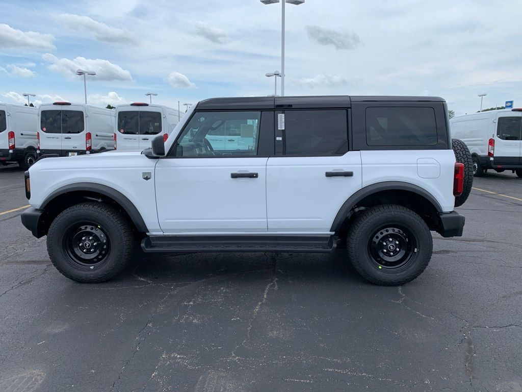 Ford Bronco Vehicle Full-screen Gallery Image 5