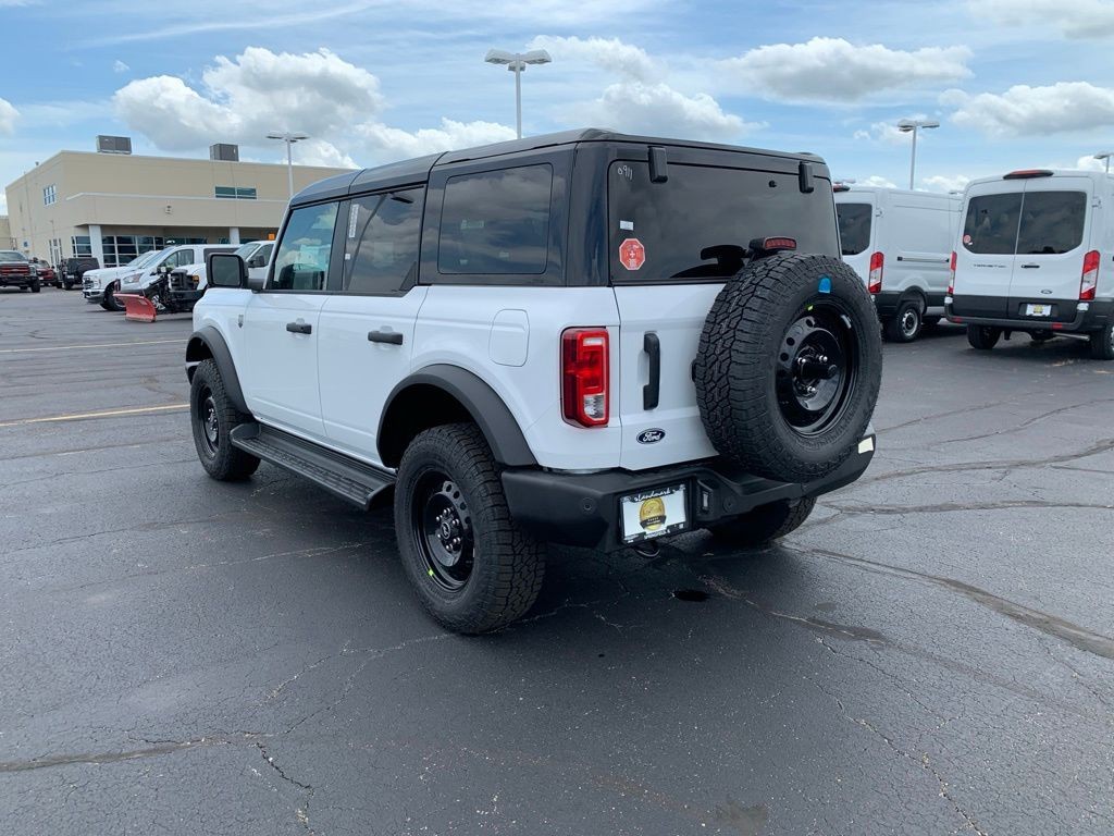 Ford Bronco Vehicle Full-screen Gallery Image 6