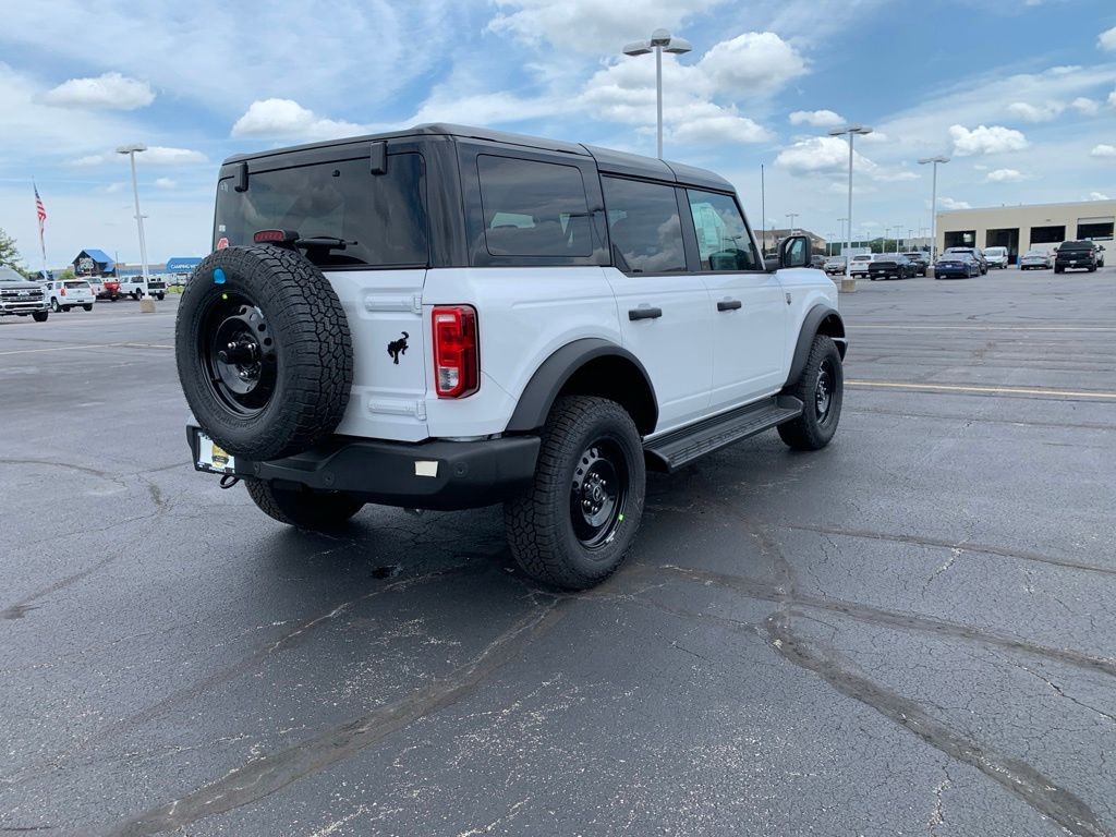 Ford Bronco Vehicle Full-screen Gallery Image 7