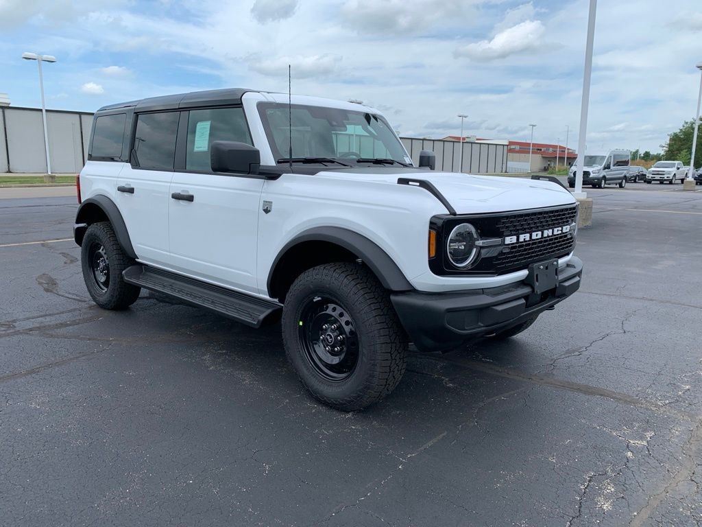 Ford Bronco Vehicle Full-screen Gallery Image 9
