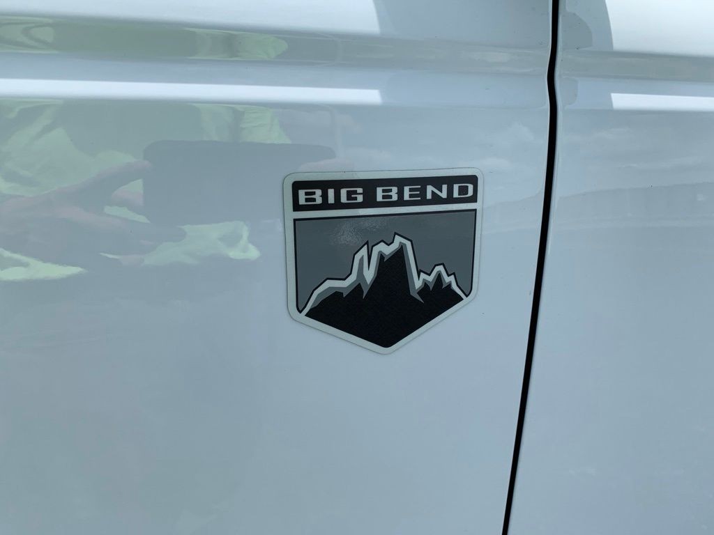 Ford Bronco Vehicle Full-screen Gallery Image 3