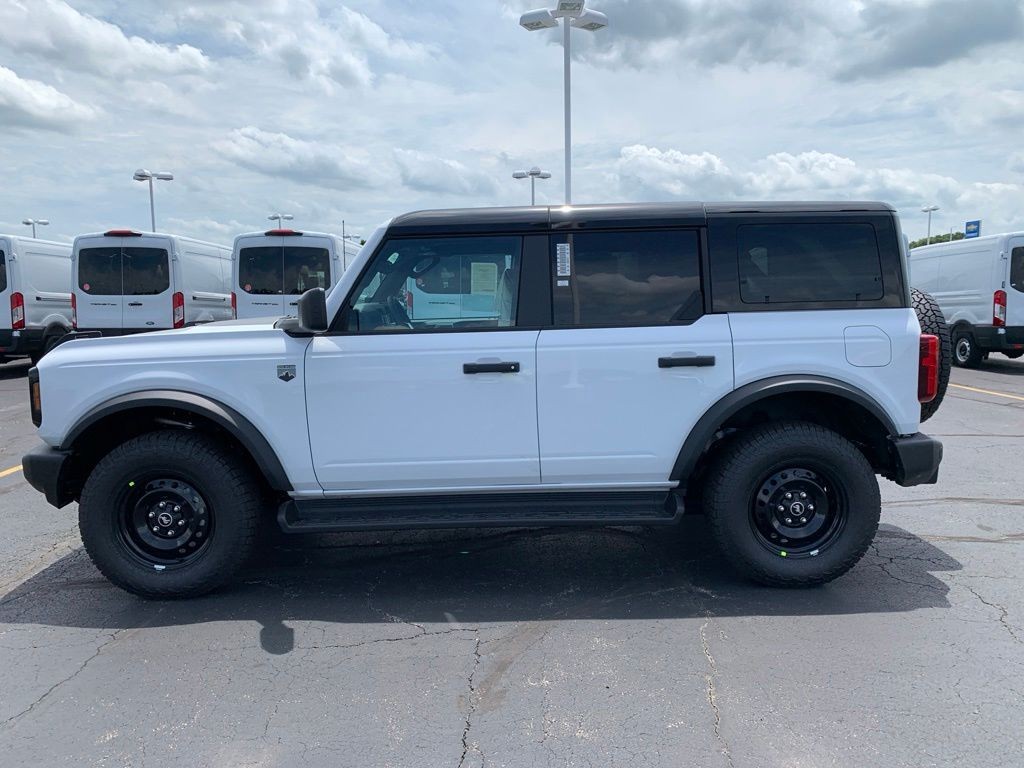 Ford Bronco Vehicle Full-screen Gallery Image 5