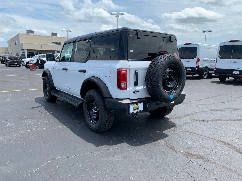Ford Bronco Vehicle Full-screen Gallery Image 6