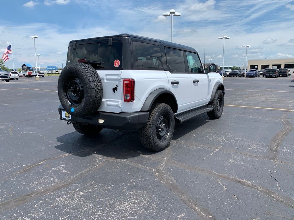 Ford Bronco Vehicle Full-screen Gallery Image 7