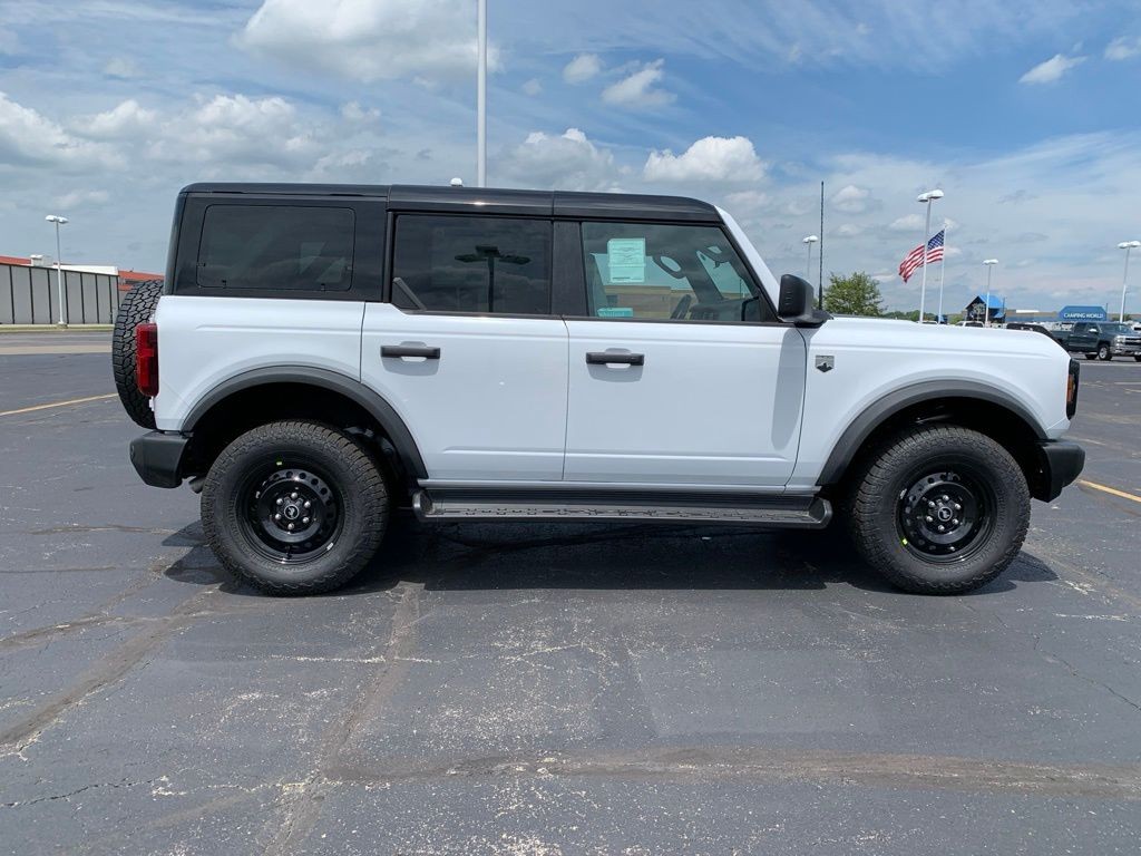 Ford Bronco Vehicle Full-screen Gallery Image 8