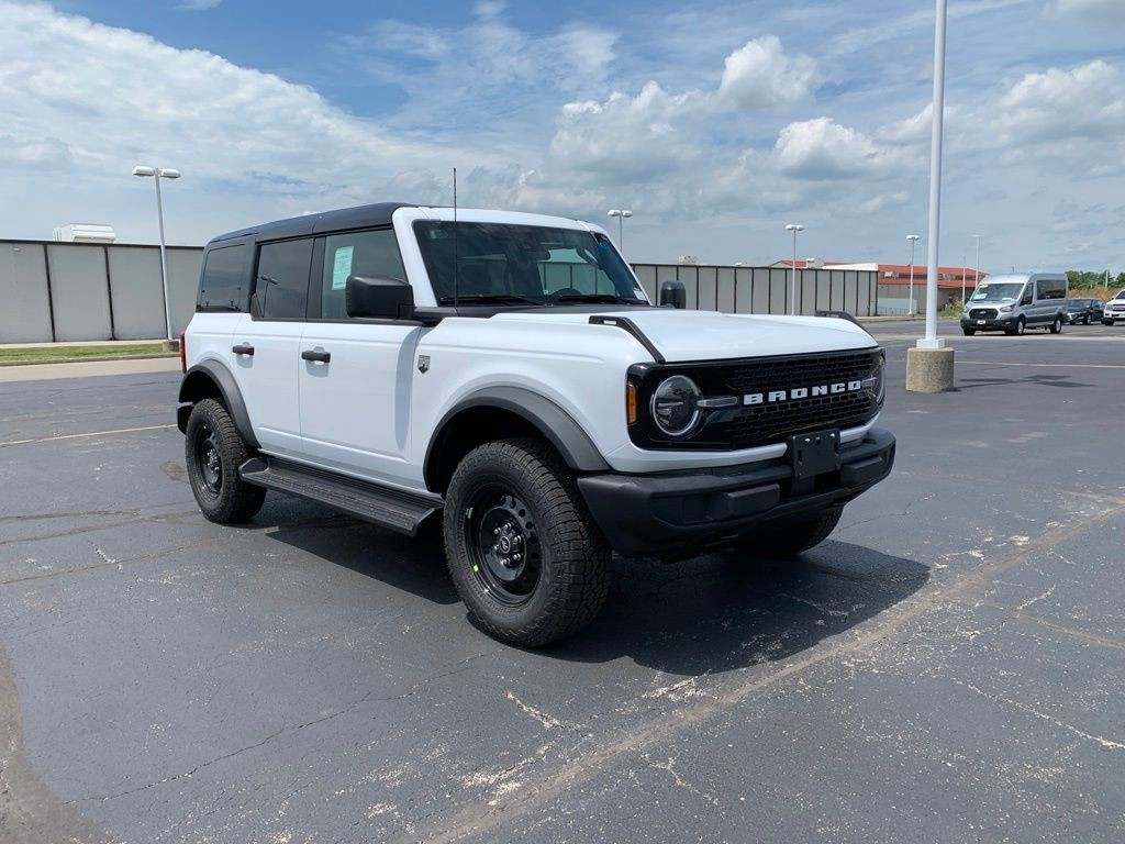 Ford Bronco Vehicle Full-screen Gallery Image 9