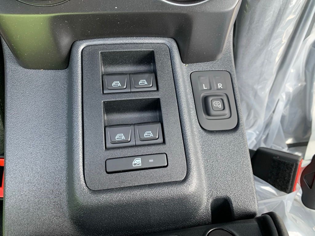 Ford Bronco Vehicle Full-screen Gallery Image 18
