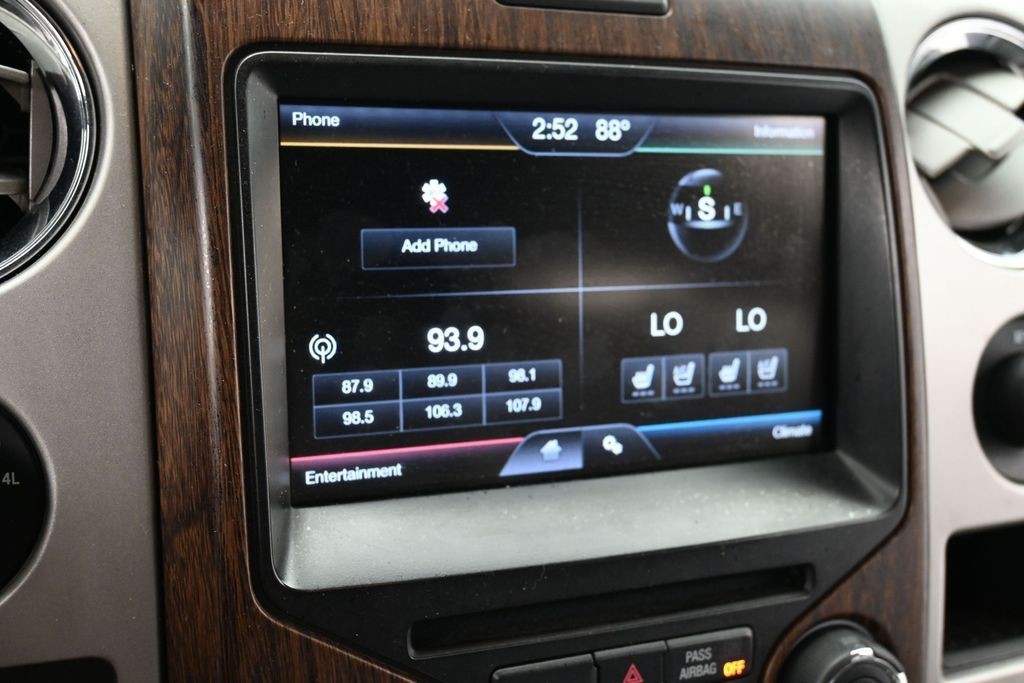 Ford F-150 Vehicle Full-screen Gallery Image 11