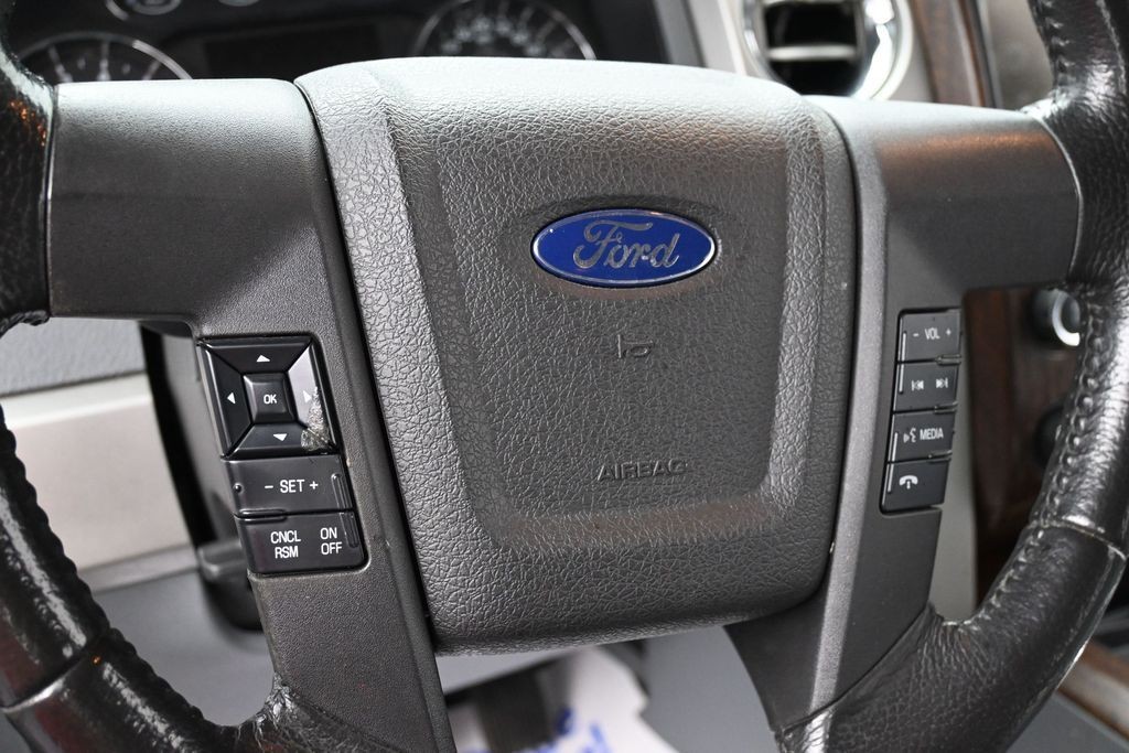 Ford F-150 Vehicle Full-screen Gallery Image 13