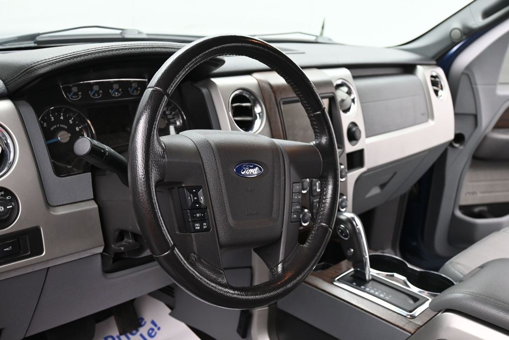 Ford F-150 Vehicle Full-screen Gallery Image 14