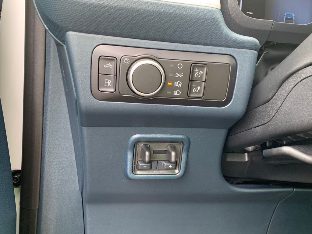 Ford Maverick Vehicle Full-screen Gallery Image 11