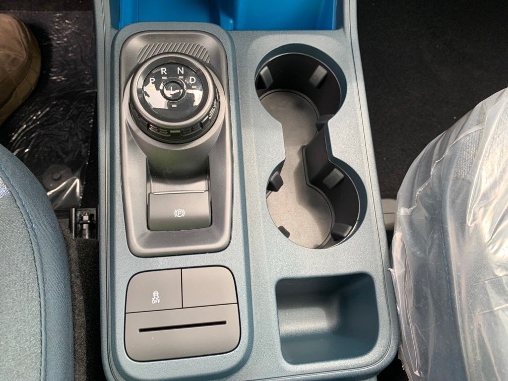 Ford Maverick Vehicle Full-screen Gallery Image 17
