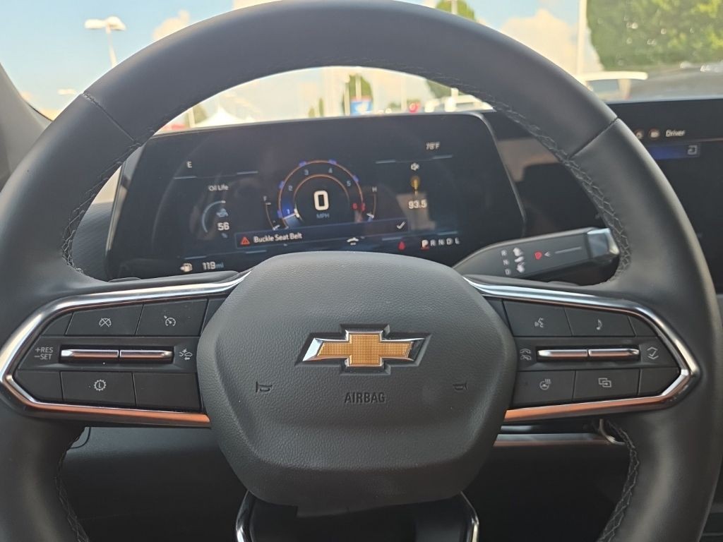 Chevrolet Equinox Vehicle Full-screen Gallery Image 12