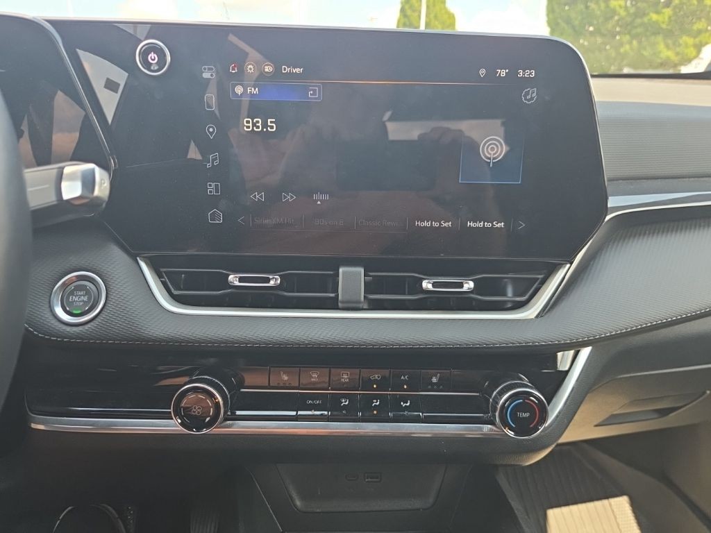 Chevrolet Equinox Vehicle Full-screen Gallery Image 13