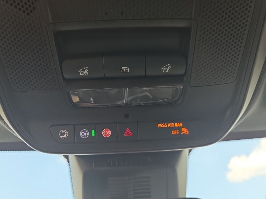 Chevrolet Equinox Vehicle Full-screen Gallery Image 15