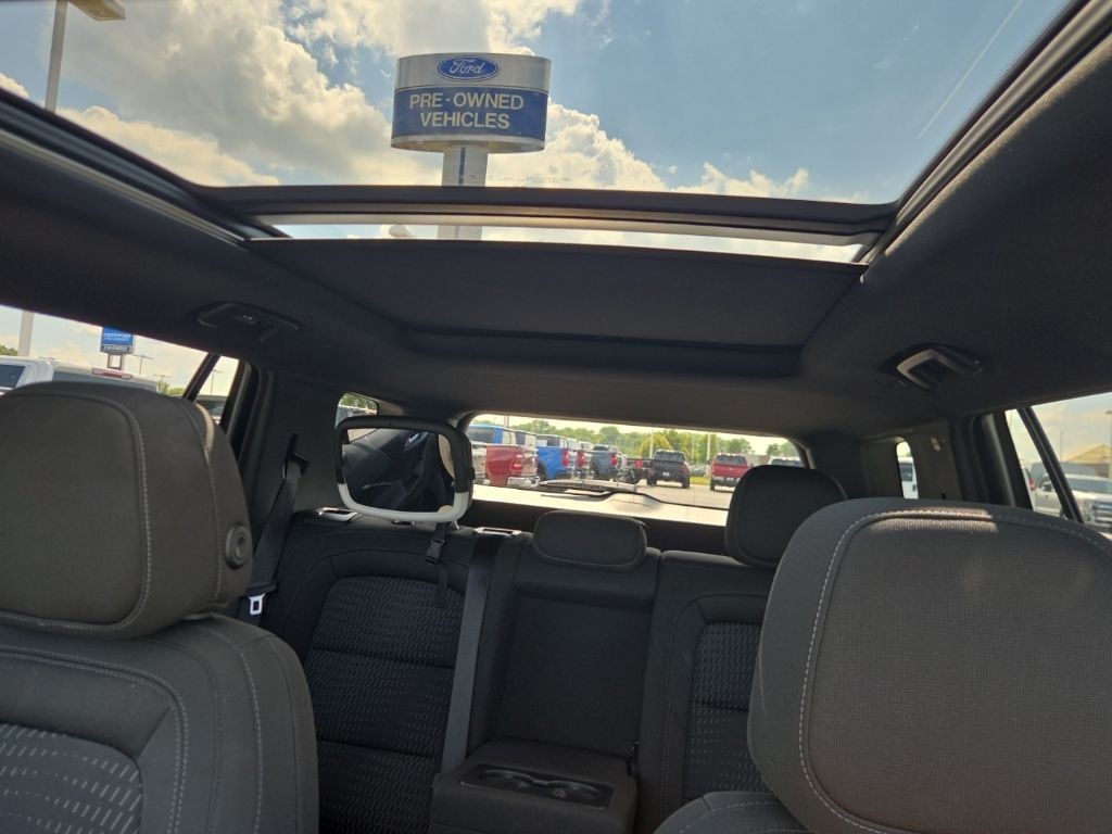 Chevrolet Equinox Vehicle Full-screen Gallery Image 16