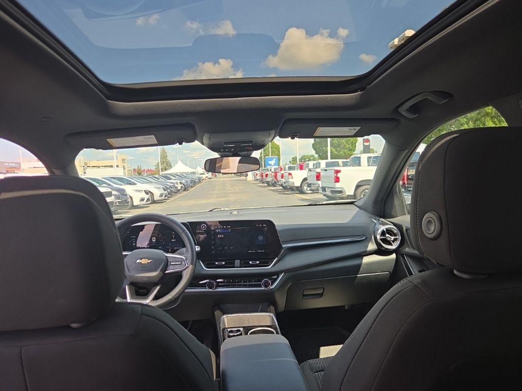 Chevrolet Equinox Vehicle Full-screen Gallery Image 17