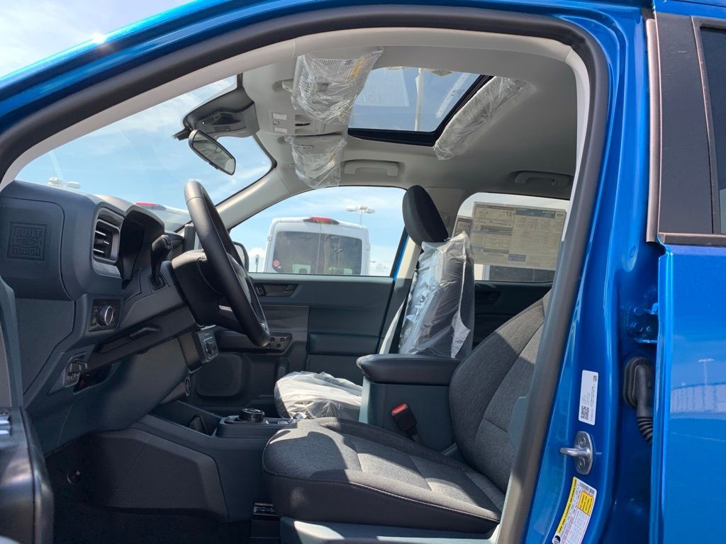 Ford Maverick Vehicle Full-screen Gallery Image 4