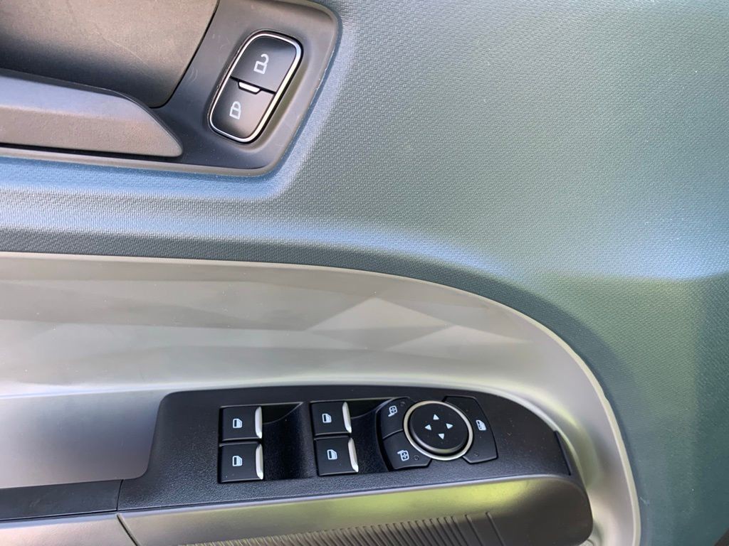 Ford Maverick Vehicle Full-screen Gallery Image 10