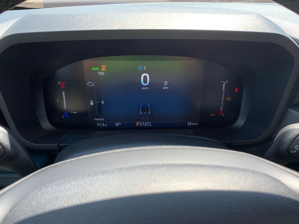 Ford Maverick Vehicle Full-screen Gallery Image 13