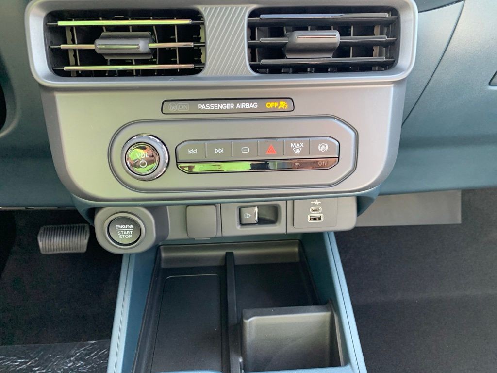 Ford Maverick Vehicle Full-screen Gallery Image 15