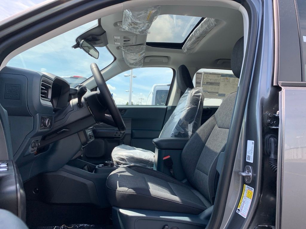 Ford Maverick Vehicle Full-screen Gallery Image 4