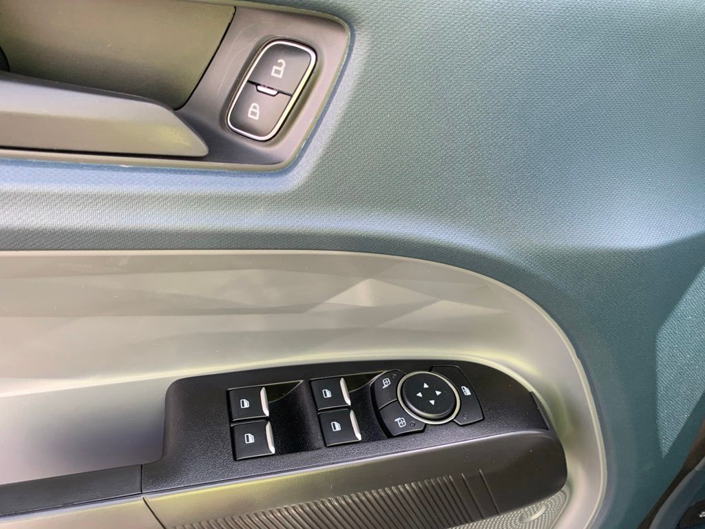 Ford Maverick Vehicle Full-screen Gallery Image 10