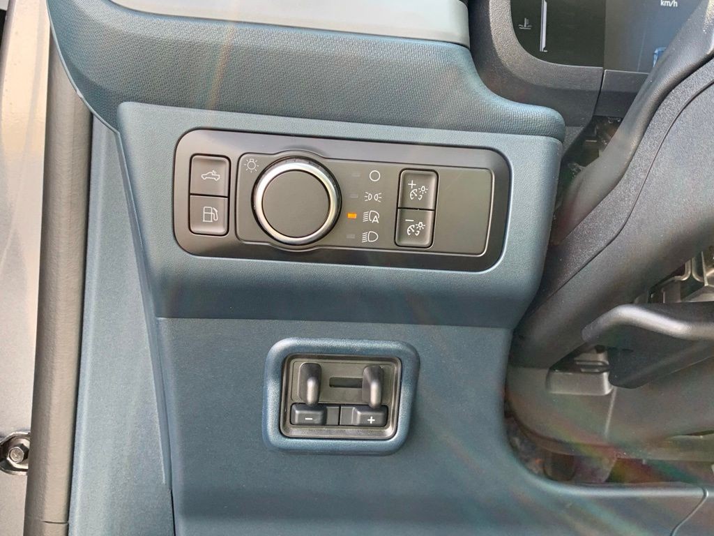 Ford Maverick Vehicle Full-screen Gallery Image 11