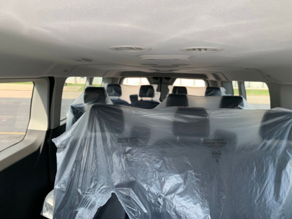 Ford Transit-350 Vehicle Full-screen Gallery Image 16