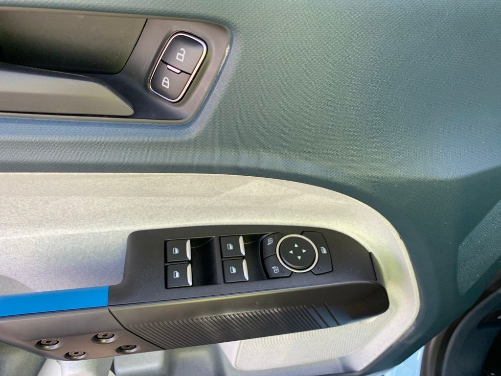 Ford Maverick Vehicle Full-screen Gallery Image 10