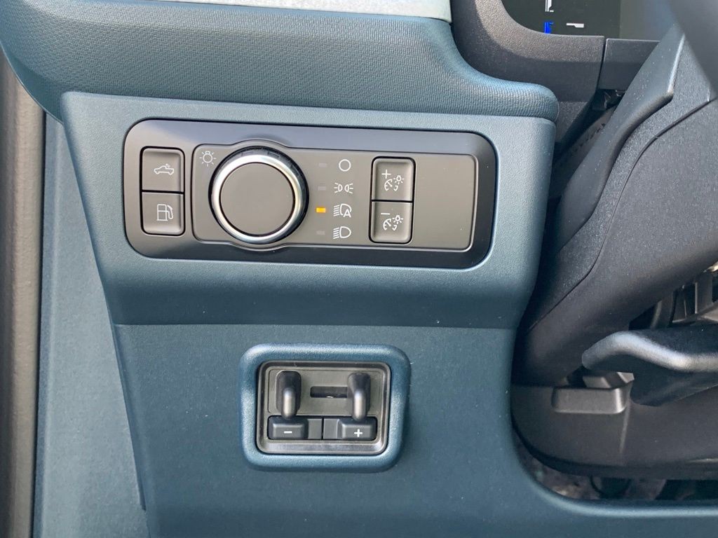 Ford Maverick Vehicle Full-screen Gallery Image 11