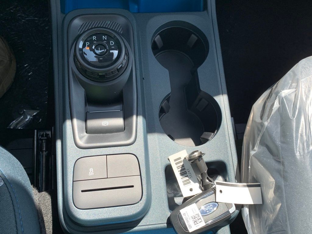 Ford Maverick Vehicle Full-screen Gallery Image 16